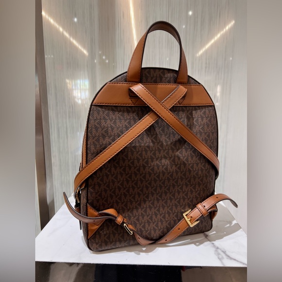 2. NWT Michael Kors Jaycee Medium Backpack Brown - Picture 5 of 8
